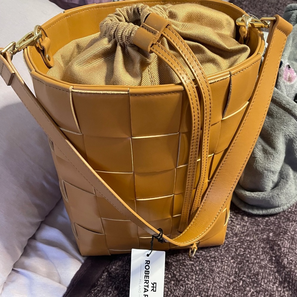 Roberta Rossi bucket shoulder bag